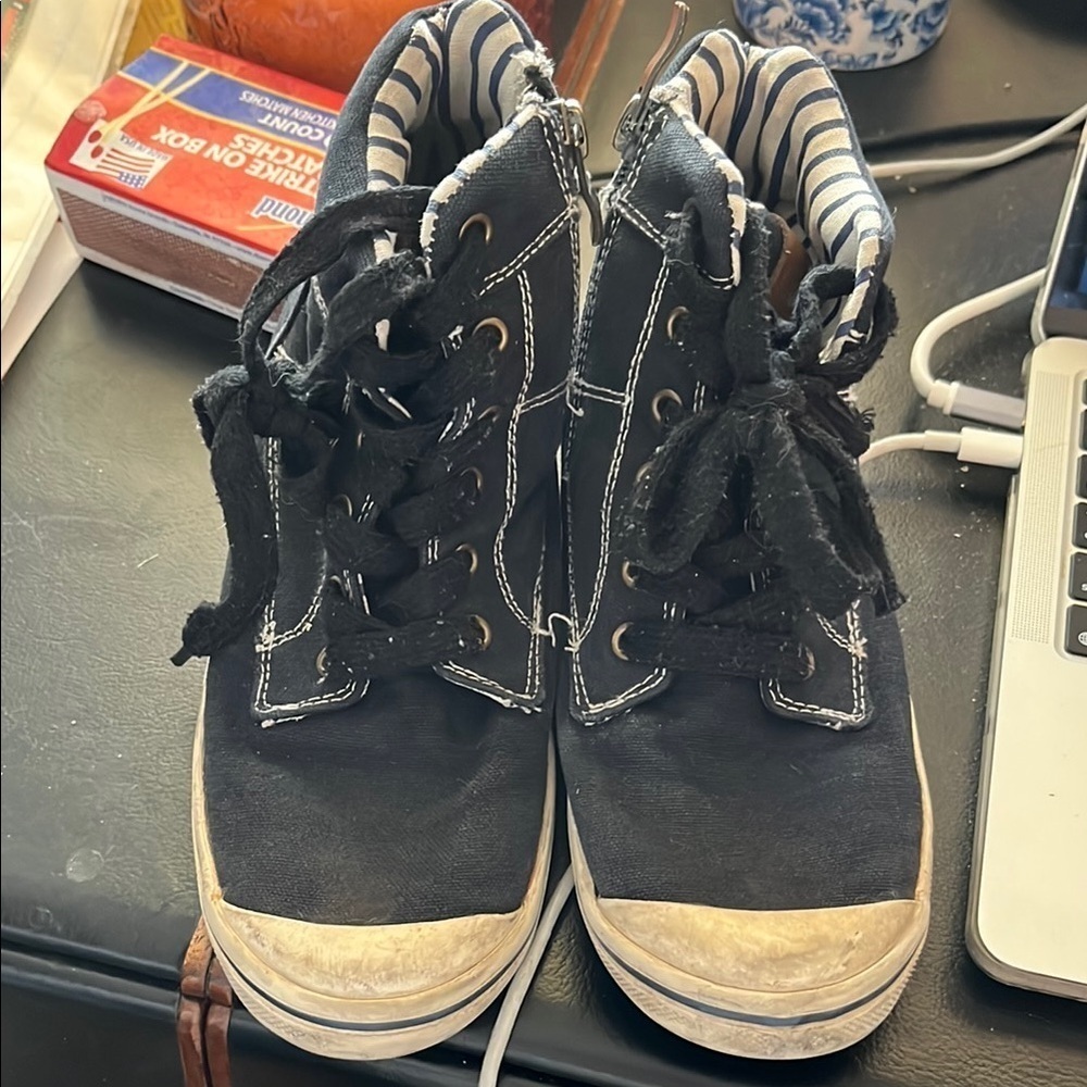 Uggs Kids Black and White High-Top Sneakers Size 4 Damian Canvas